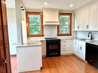 61 E Bowery St unit 2, Newport, RI 02840 - photo 2