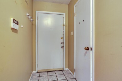 Entry/Half Bath