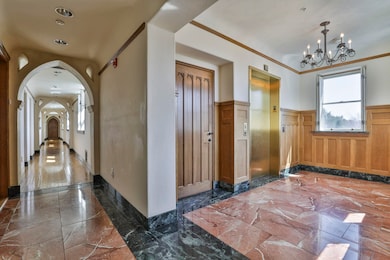 elevator/hallway/entry