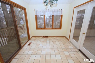 3511 N Elmwood Ave, Davenport, IA 52806 - photo 6