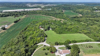 21708 E Eureka Rd, Independence, MO 64057 - photo 3