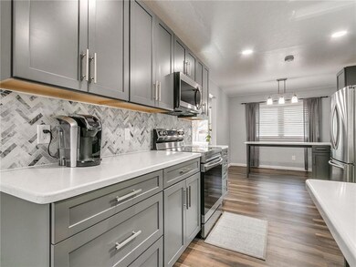 12200 Greystone Terrace, Oklahoma City, OK 73120 - photo 7