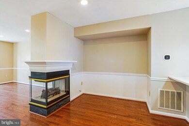 2403 Simpkins Farm Dr, Herndon, VA 20171 - photo 6