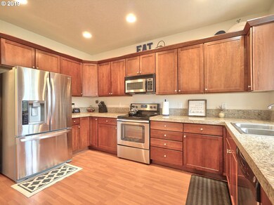 571 E 15th St, Lafayette, OR 97127 - photo 5