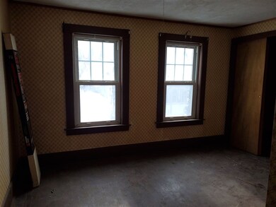 13 Edgewood St, Claremont, NH 03743 - photo 6