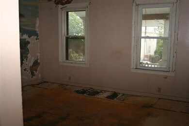 914 E 6th St, Davenport, IA 52803 - photo 5