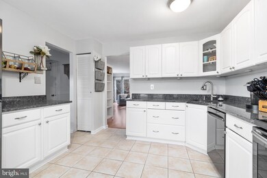 1496 Lowell Ct, Crofton, MD 21114 - photo 5