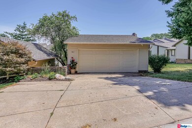 907 S 112th Plaza, Omaha, NE 68154 - photo 2