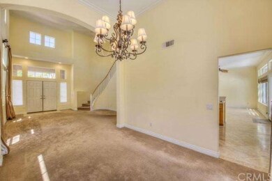 Spacious entry to welcome your guests.