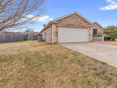 820 Wandering Ct, Granbury, TX 76049 - photo 5