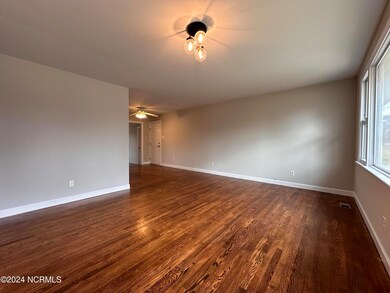 807 Edgewood Dr, Jacksonville, NC 28540 - photo 3