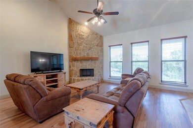 200 Scenic Wood Dr, Azle, TX 76020 - photo 4