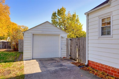 2301 50th St, Des Moines, IA 50310 - photo 4