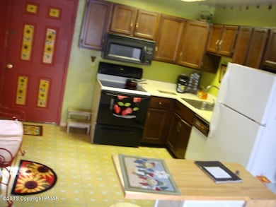 127 Meadow View Ct, Bushkill, PA 18324 - photo 3