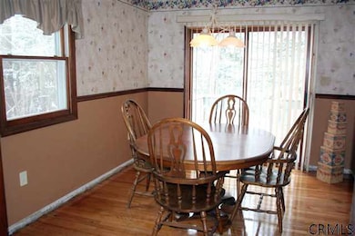 44 Castleberry Dr, Gansevoort, NY 12831 - photo 5