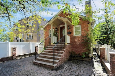 4408 Locust Point Dr, Bronx, NY 10465 - photo 2