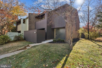 2015 Wethersfield Ct, Reston, VA 20191 - photo 2