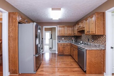 605 Meadowlark Dr, Shelbyville, TN 37160 - photo 4