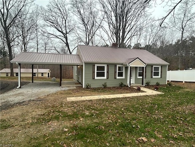 7280 Dennis Rd, Walnut Cove, NC 27052 - photo 5