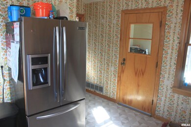 2027 W 3rd St, Davenport, IA 52802 - photo 6