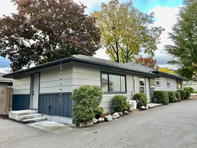 325 SE M St, Grants Pass, OR 97526 - photo 2