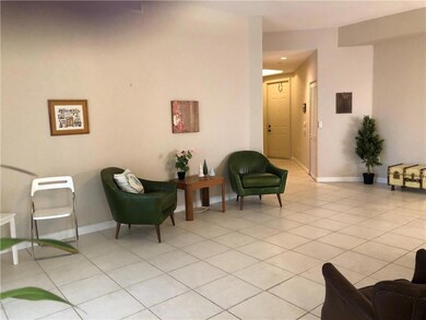 Living Room/Entry