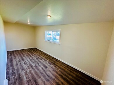 1033 3rd St, Cosmopolis, WA 98537 - photo 7