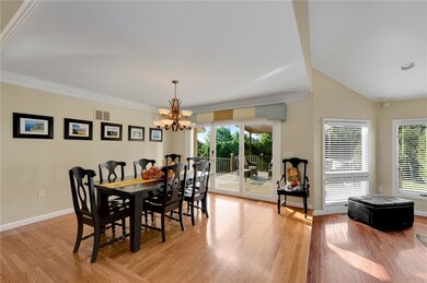 Dining room to accommodate 8-12 comfortably