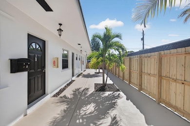 109 SE 11th Ave unit 1-3, Pompano Beach, FL 33060 - photo 3