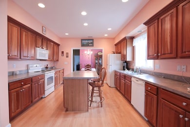 8 Plummer Dr, Londonderry, NH 03053 - photo 5