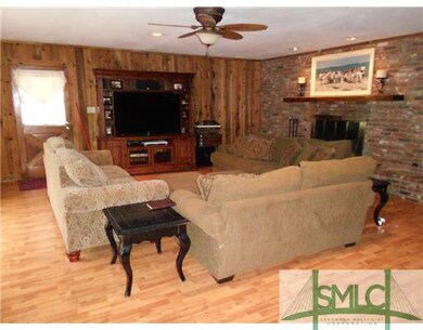 Den/Family/Great Room. Large Family Room with Bric