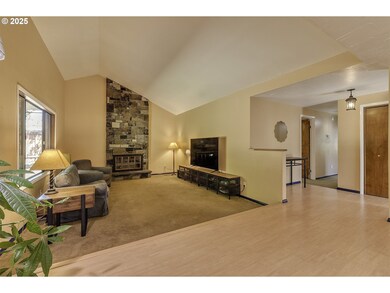 Living Room/Entrance