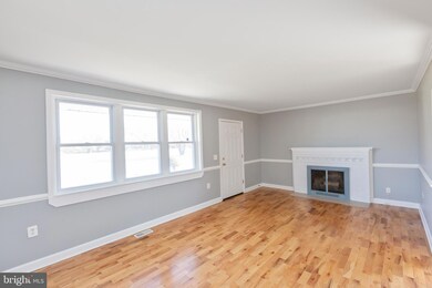 2123 Scott Key Dr, District Heights, MD 20747 - photo 3