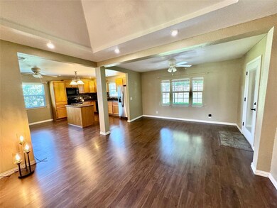 4504 Tulip Dr, Granbury, TX 76049 - photo 5