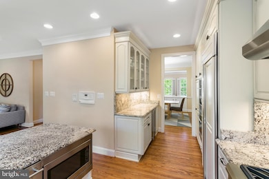 2049 Mayfair Mclean Ct, Falls Church, VA 22043 - photo 3