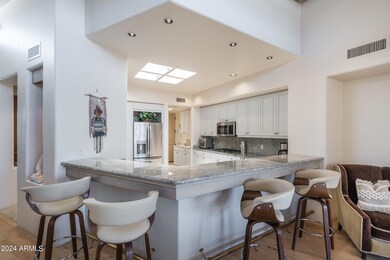 007_Living to Kitchen