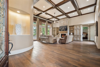 What a first impression! Upon entering the home, g