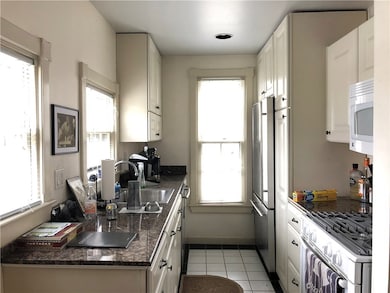 3 Red Cross Ave unit 1, Newport, RI 02840 - photo 6