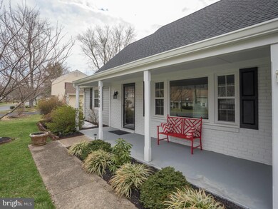 12903 Mount Royal Ln, Fairfax, VA 22033 - photo 3