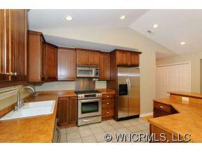 Gourmet kitchen w/ ss apps