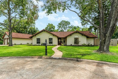 1014 Lynn Cir, Friendswood, TX 77546 - photo 2