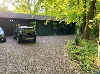 2376 Hillcrest Dr, Pocono Pines, PA 18350 - photo 2