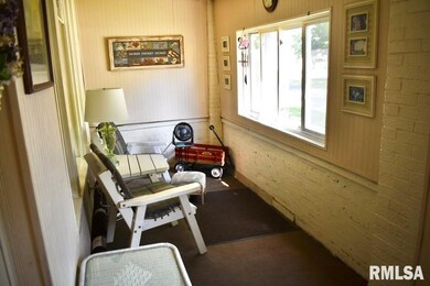 1110 W 14th St, Davenport, IA 52804 - photo 3