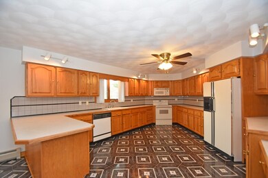 590 Mohawk Dr, Westport, MA 02790 - photo 6