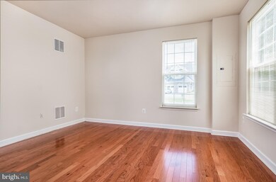 741 Collington Ct, Woodbridge, VA 22191 - photo 4