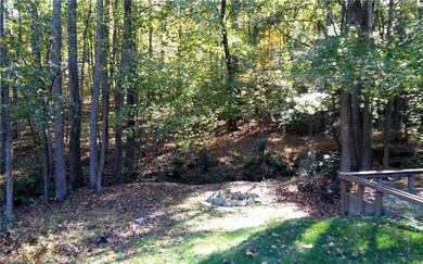 Wooded area behind property, walking trails, quiet area