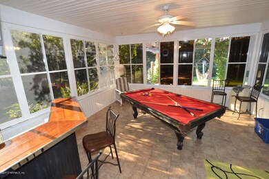 Enclosed Patio - can close off screens