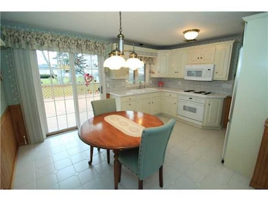 Kitchen. This kitchen is stunning.  The cabinets a
