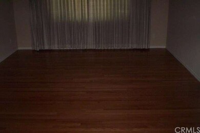 ANOTHER VIEW LIVING ROOM.NICE WOOD FLOORS