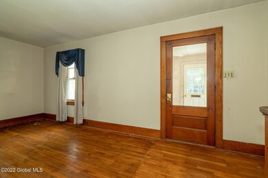 4-web-or-mls-184ElmSt-4